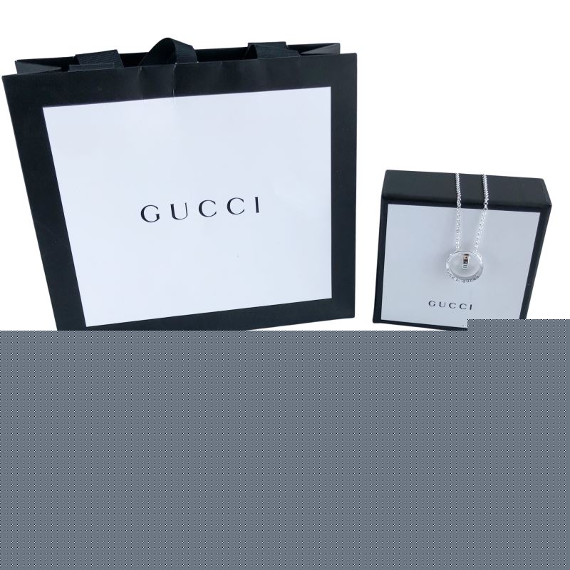 G*u*i necklaces